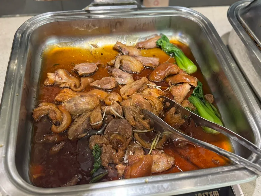 Hot-food buffet selection