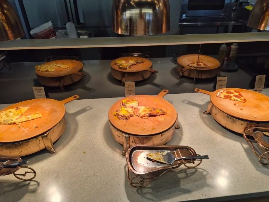 Buffet meal dishes