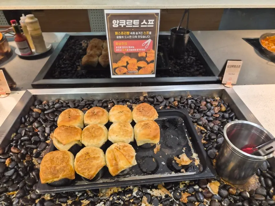 Buffet meal dishes