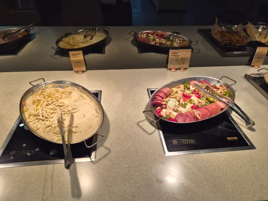 Buffet meal dishes