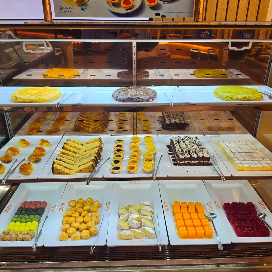 View of the food stations at Kuu Kuu Nowon Branch