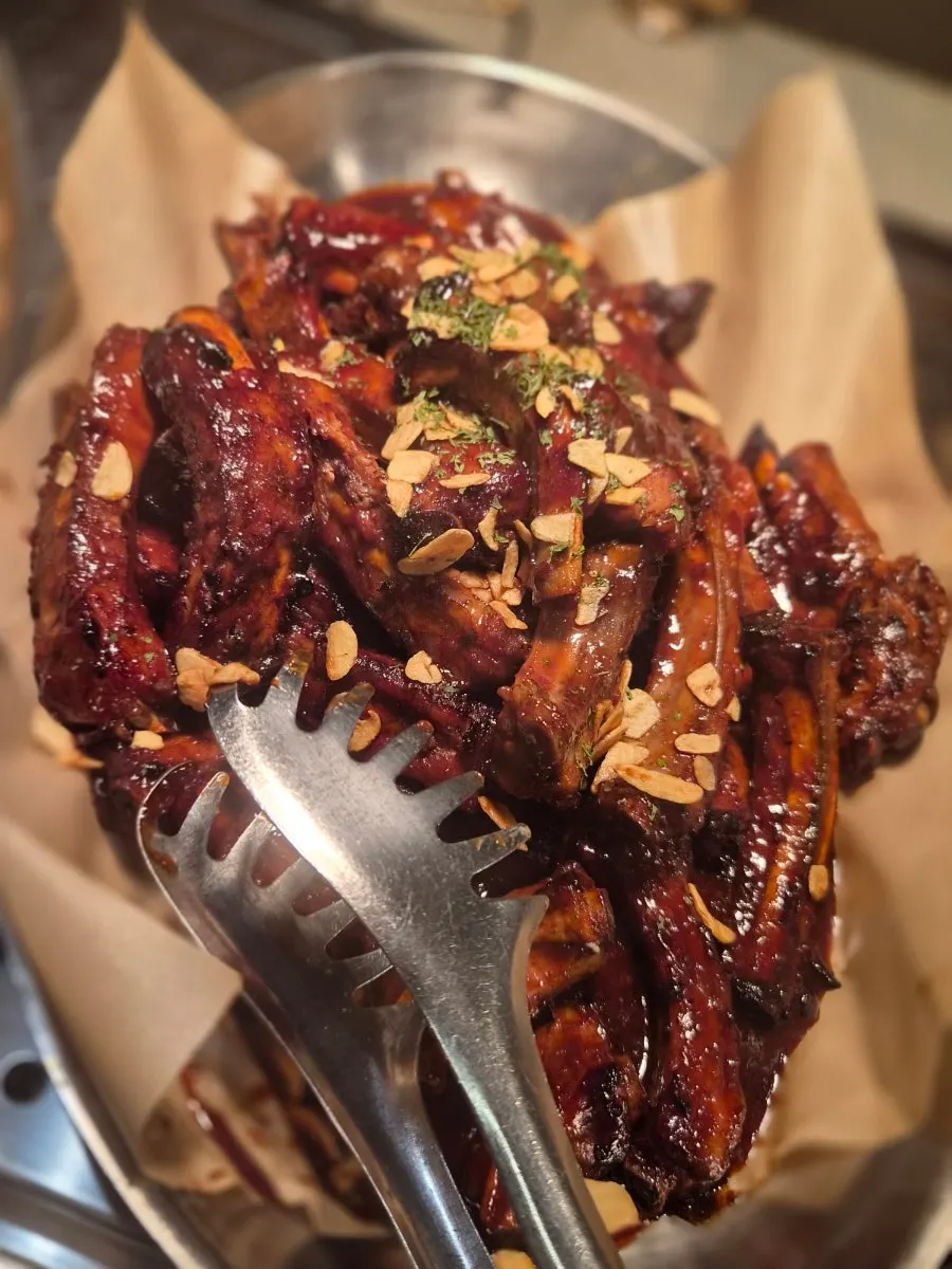 โซนปิ้งย่างพร้อมซี่โครงแกะและซี่โครงหมูอบ