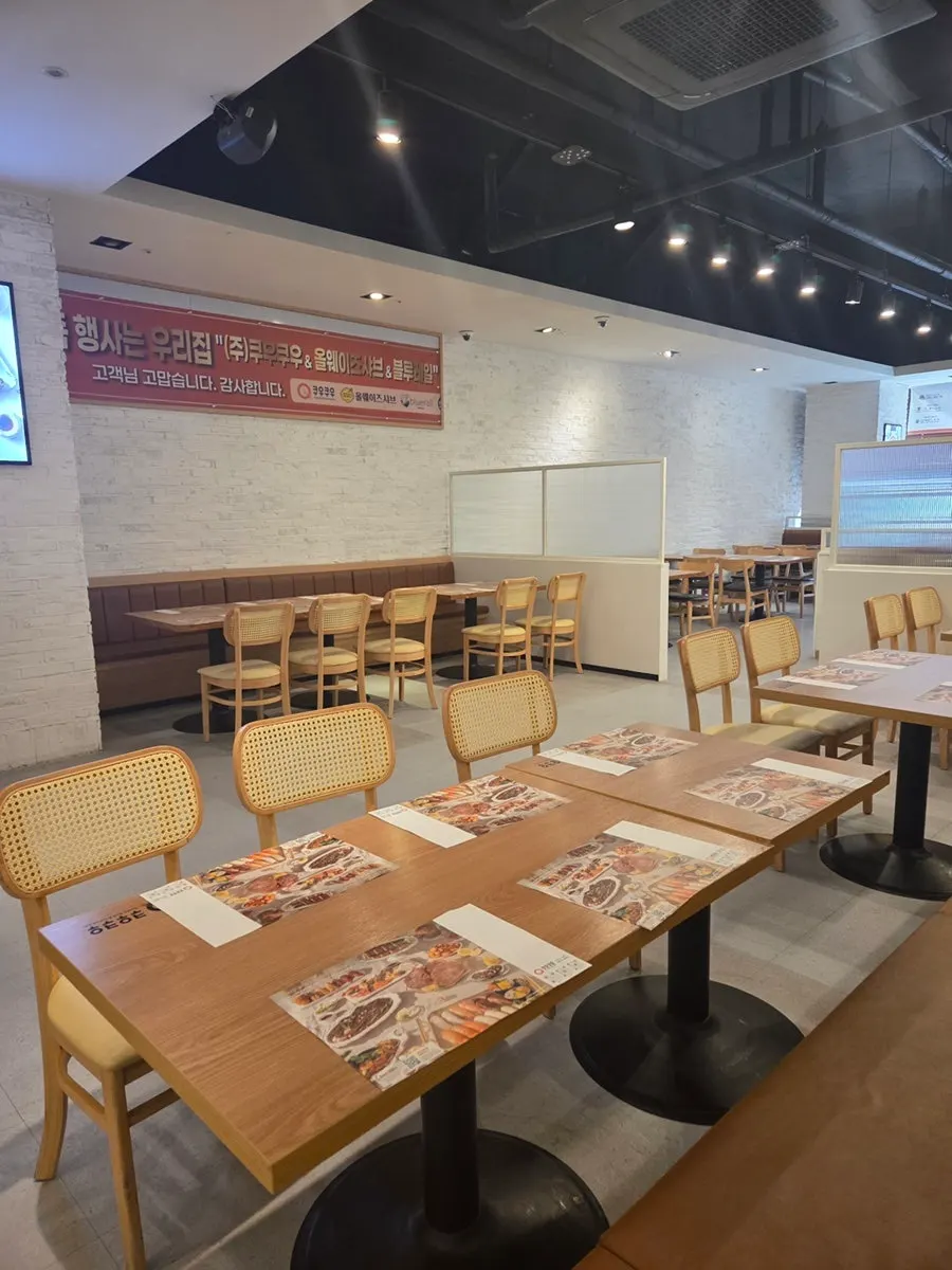 칸막이가 있는 쿠우쿠우 노원점 테이블 좌석