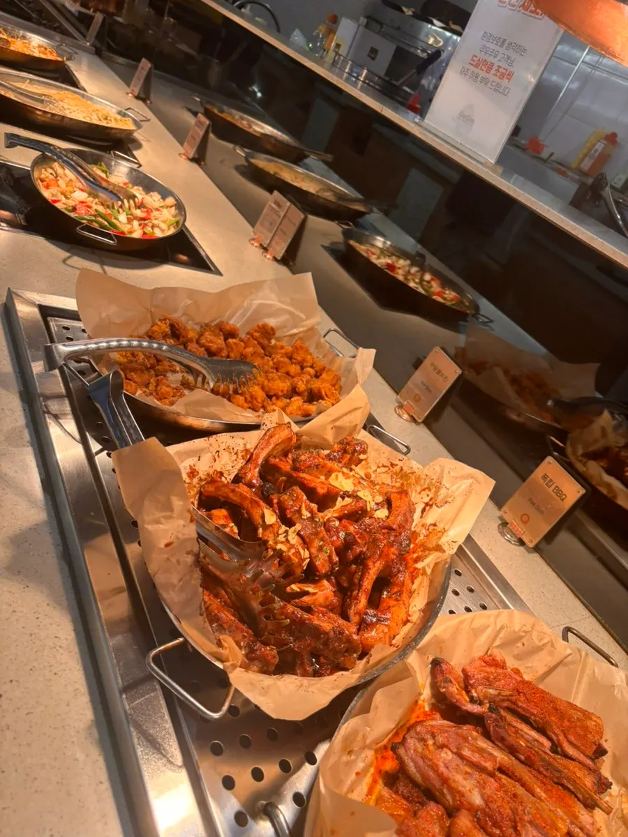 폭립과 쿠링클 치킨이 놓인 코너