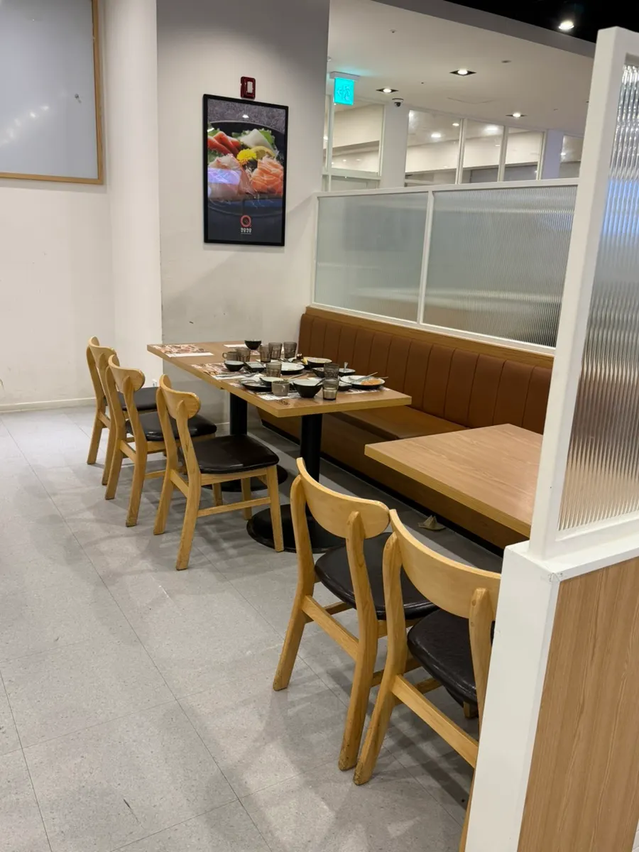 Buffet interior with wide aisles