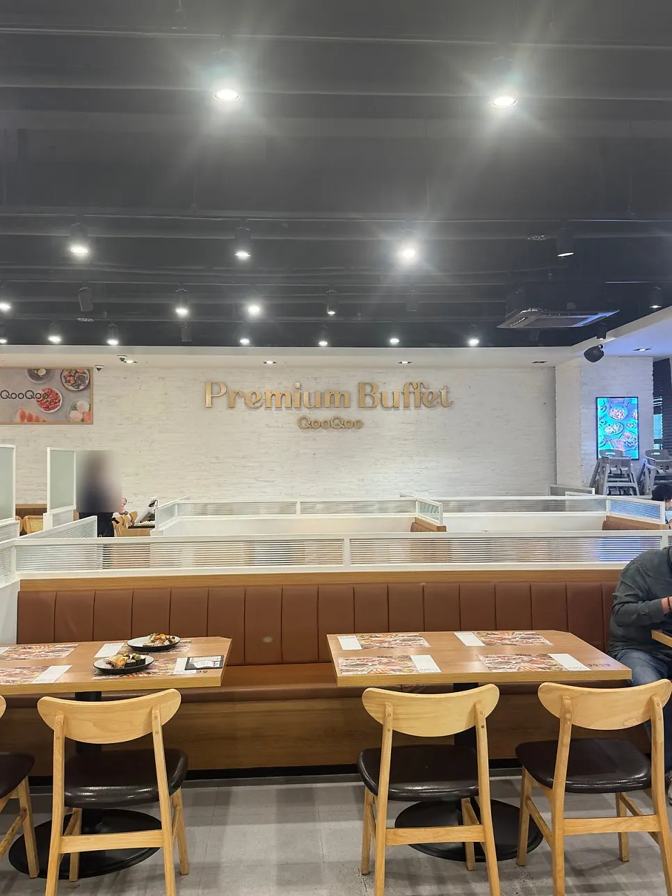 Wide-open buffet seating area