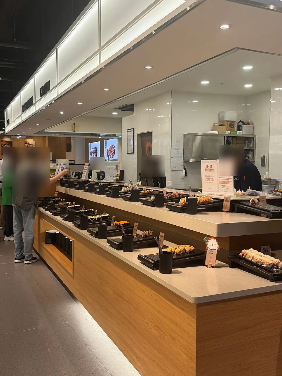 Spacious restaurant walkway for group dining