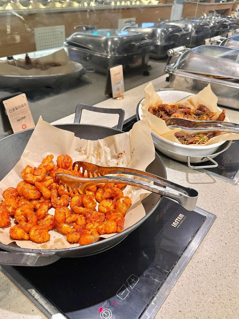 Food station with pork ribs and encroûte soup