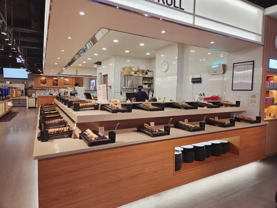 Food stations at Kuu Kuu Nowon Branch