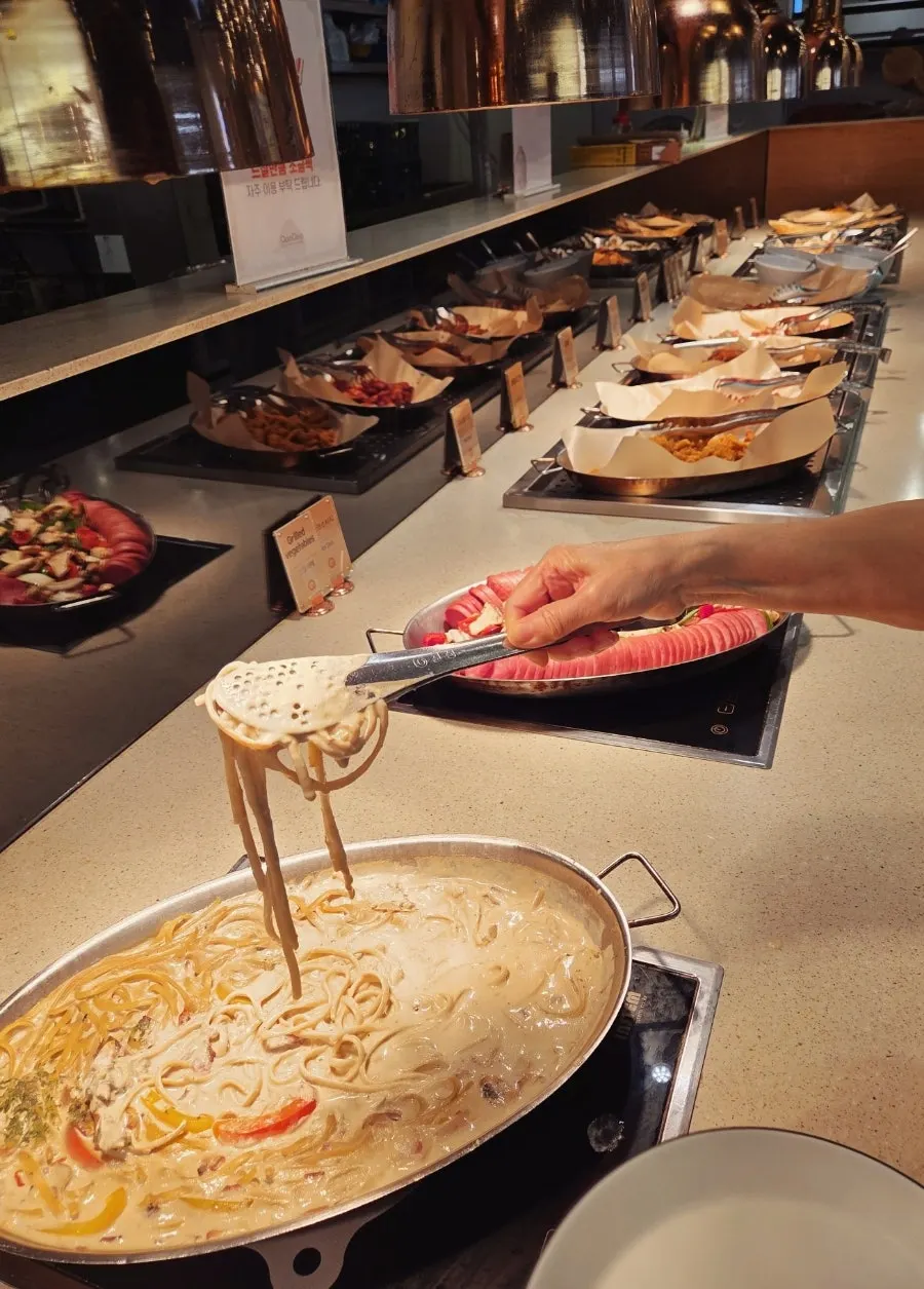 Buffet spaghetti station