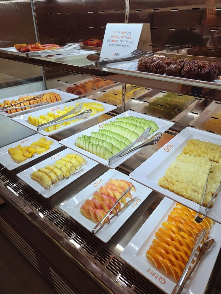 Fruit, rice cakes, and cake desserts