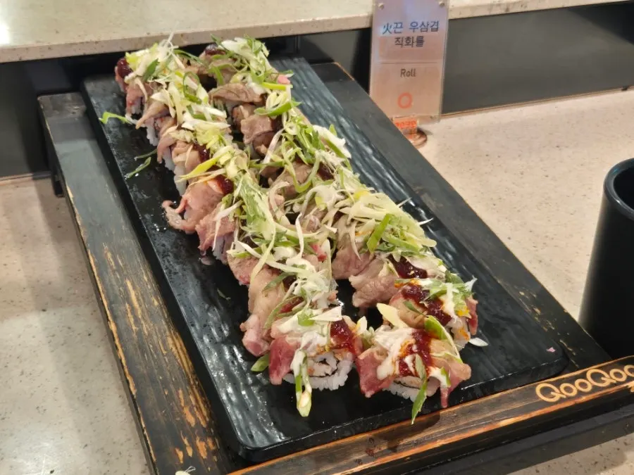 Seating area of the Nowon sushi buffet