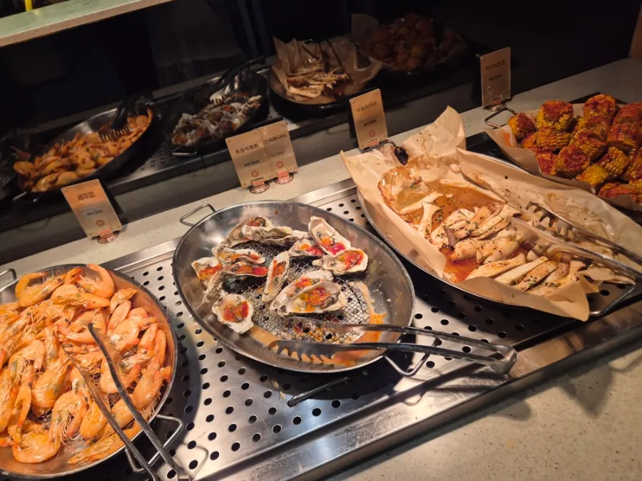 Mul-hoe and seasonal seafood dishes