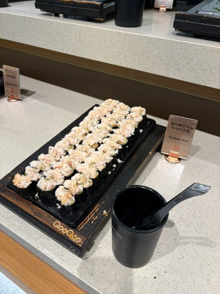 Plato con rolls y nigiri