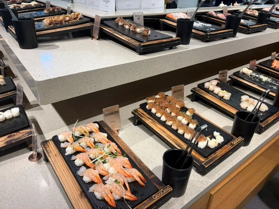 Flounder and fresh salmon sushi