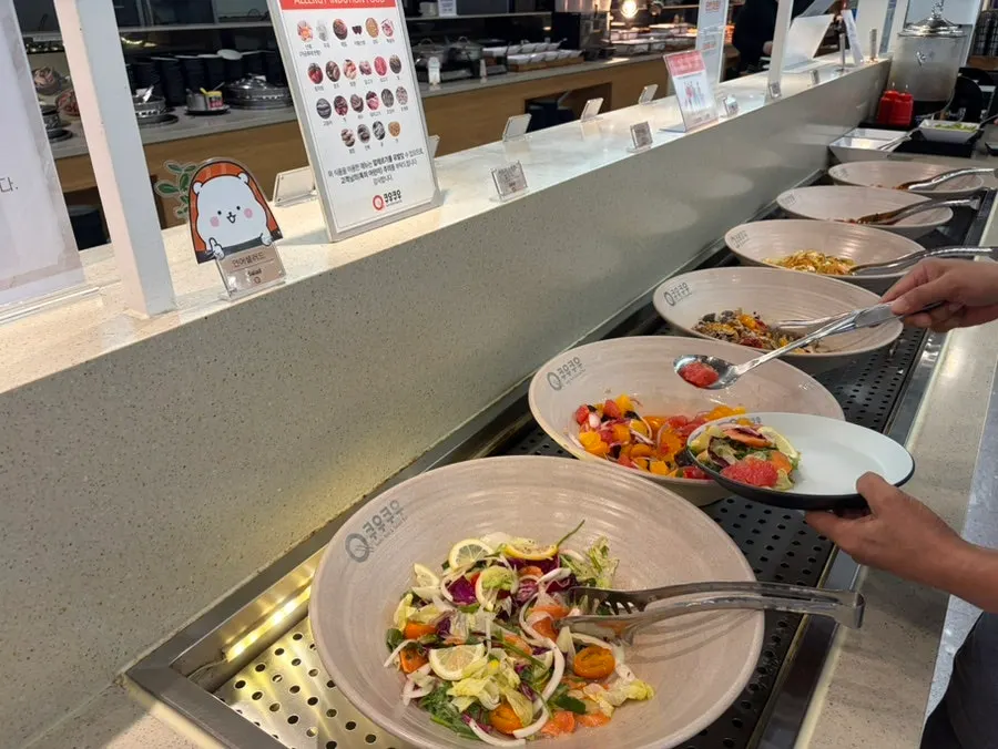 Yukhoe and salad menu corner