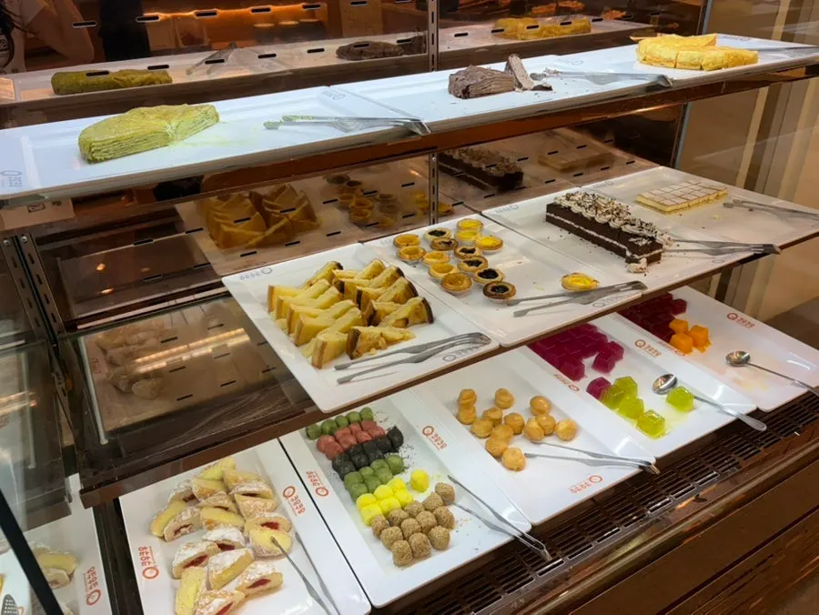 Cream puffs and powdered doughnut desserts
