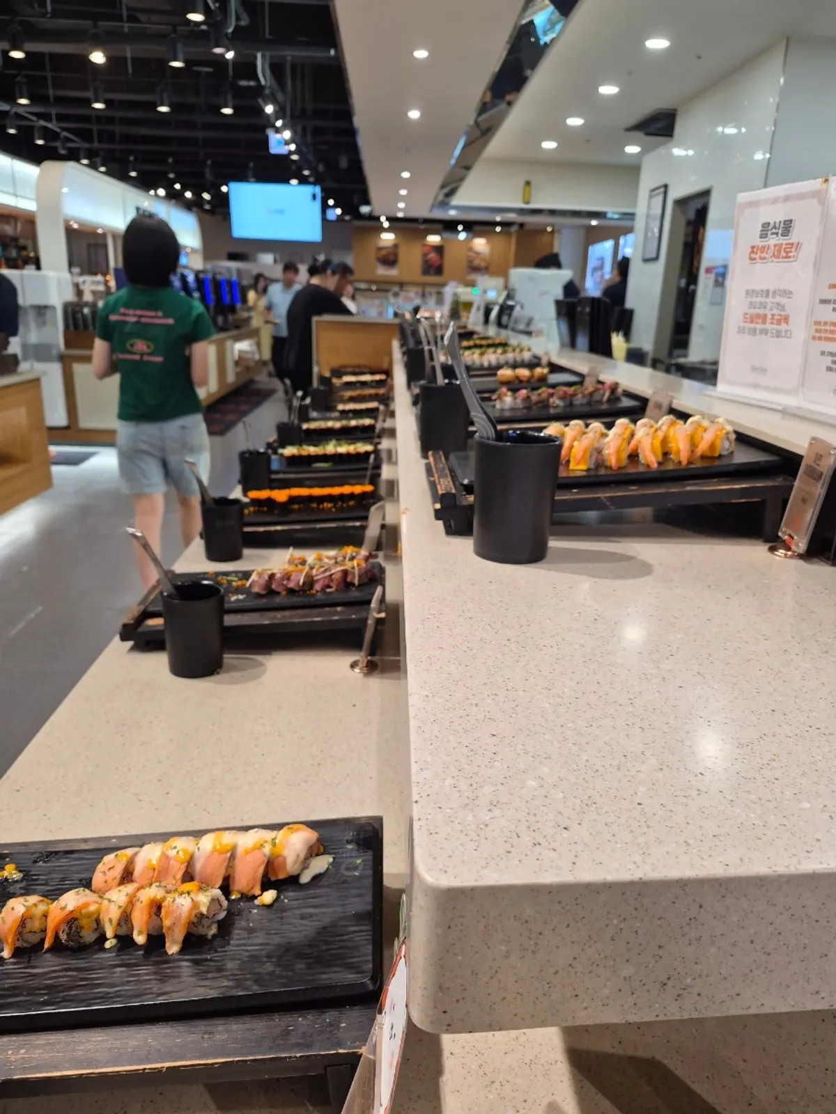 Exploring the weekday evening buffet menu