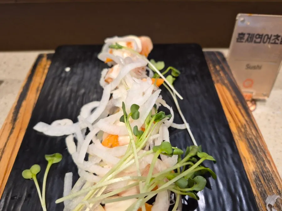 Whelk sushi