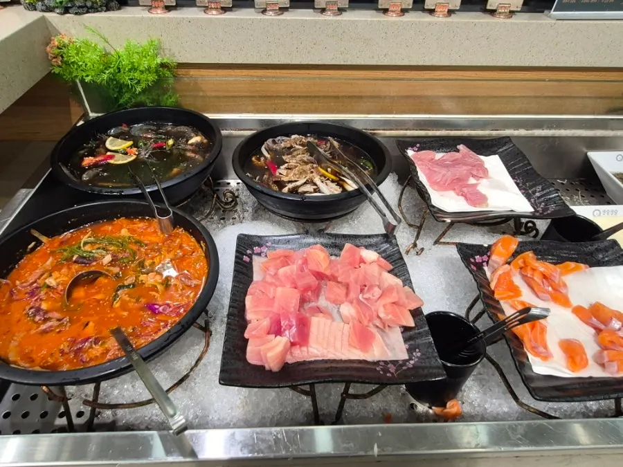 Yellowtail sashimi and tuna belly dinner selections