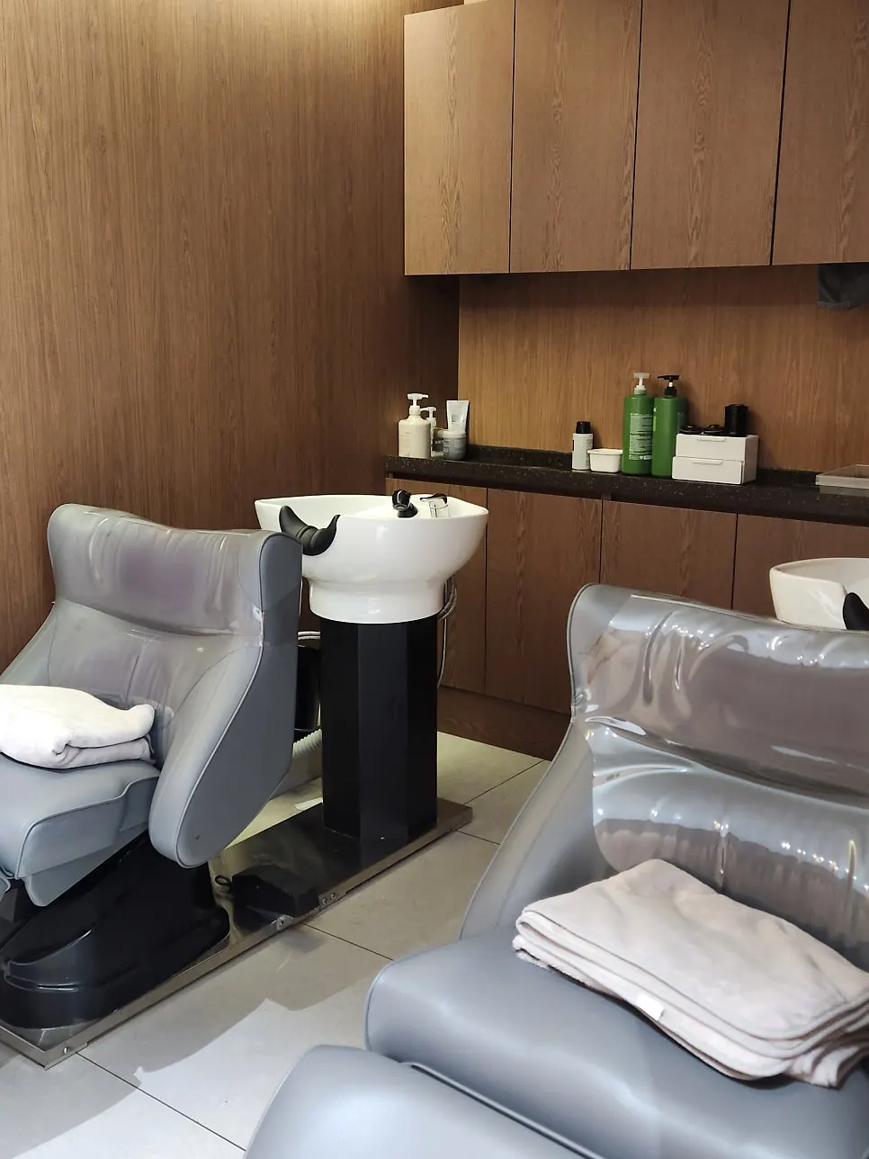 Medium-length perm rollers and heat processing