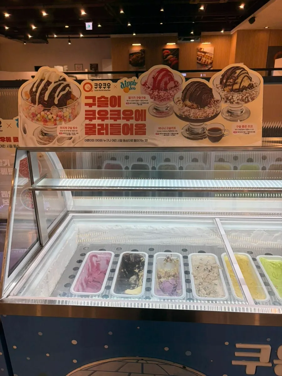 Station with salad dishes