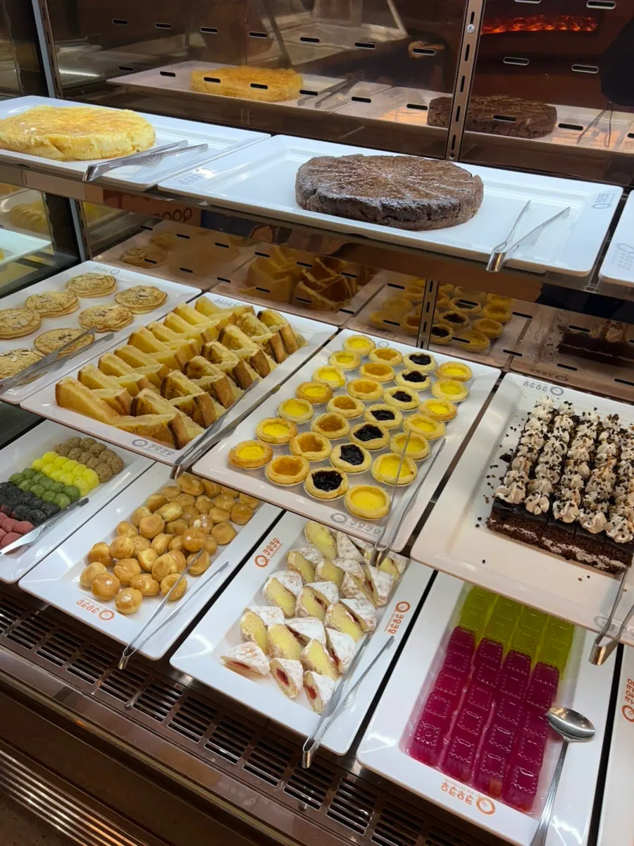 Buffet salad station