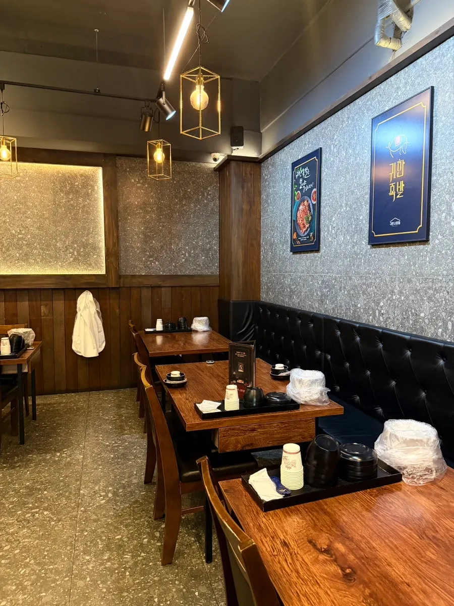 매장 입구 쪽 메뉴 안내