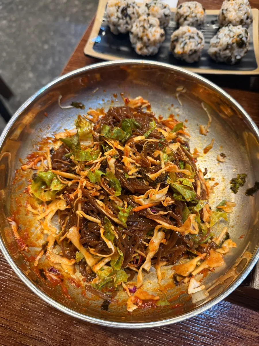겉절이 김치와 무말랭이 밑반찬
