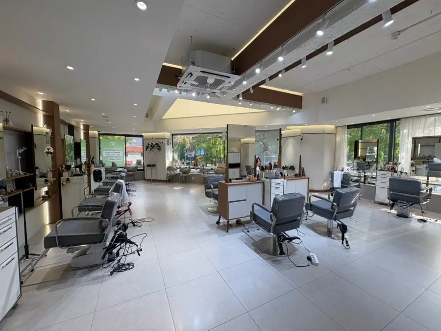 Interior view of Yeum Hair Nowon District Office branch