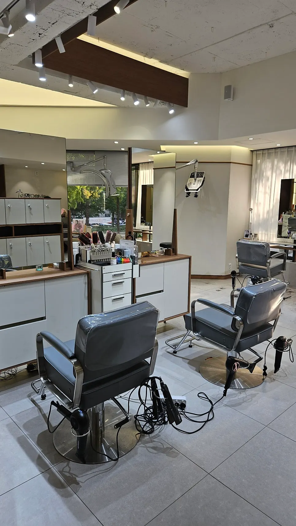 Yeum Hair's interior with spaced-out seating and large mirrors