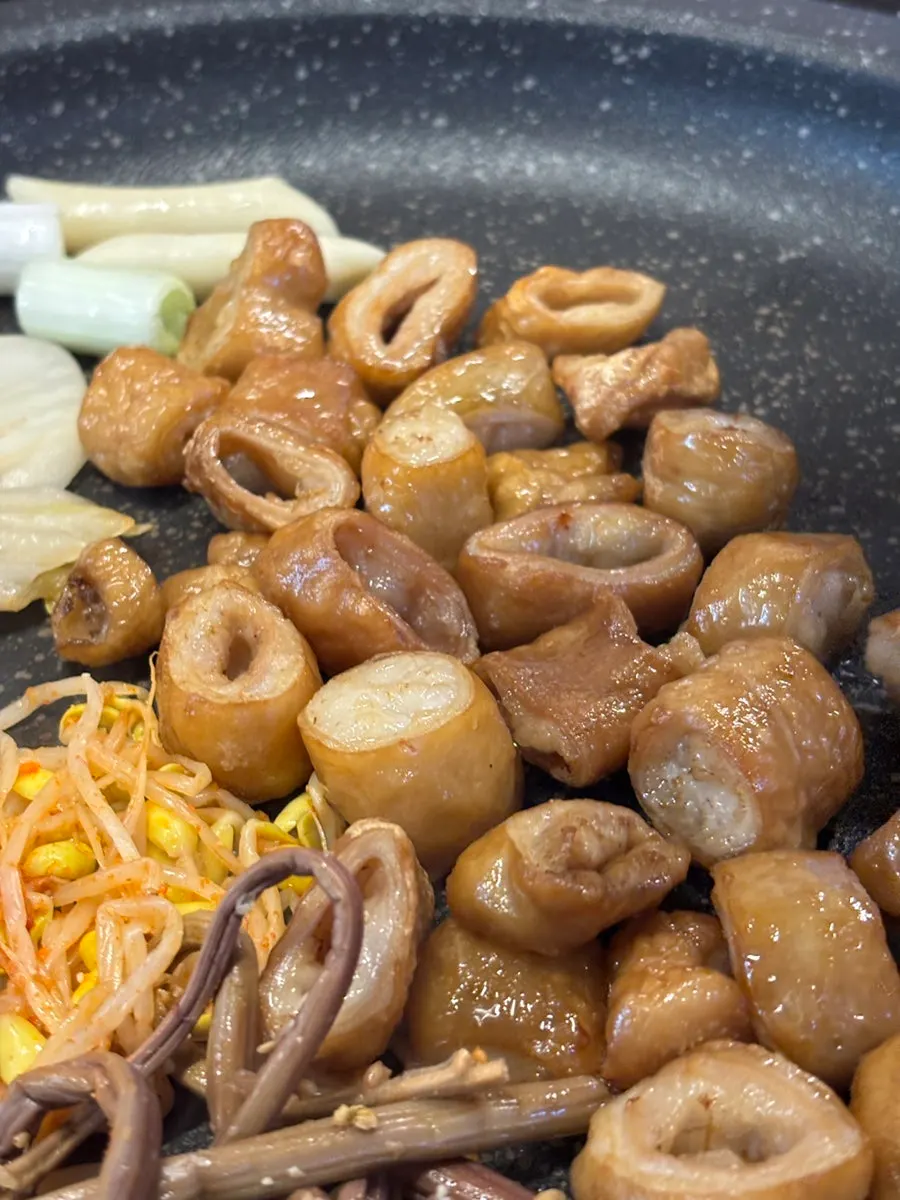 Makchang dipped in special sauce with cheongyang chili