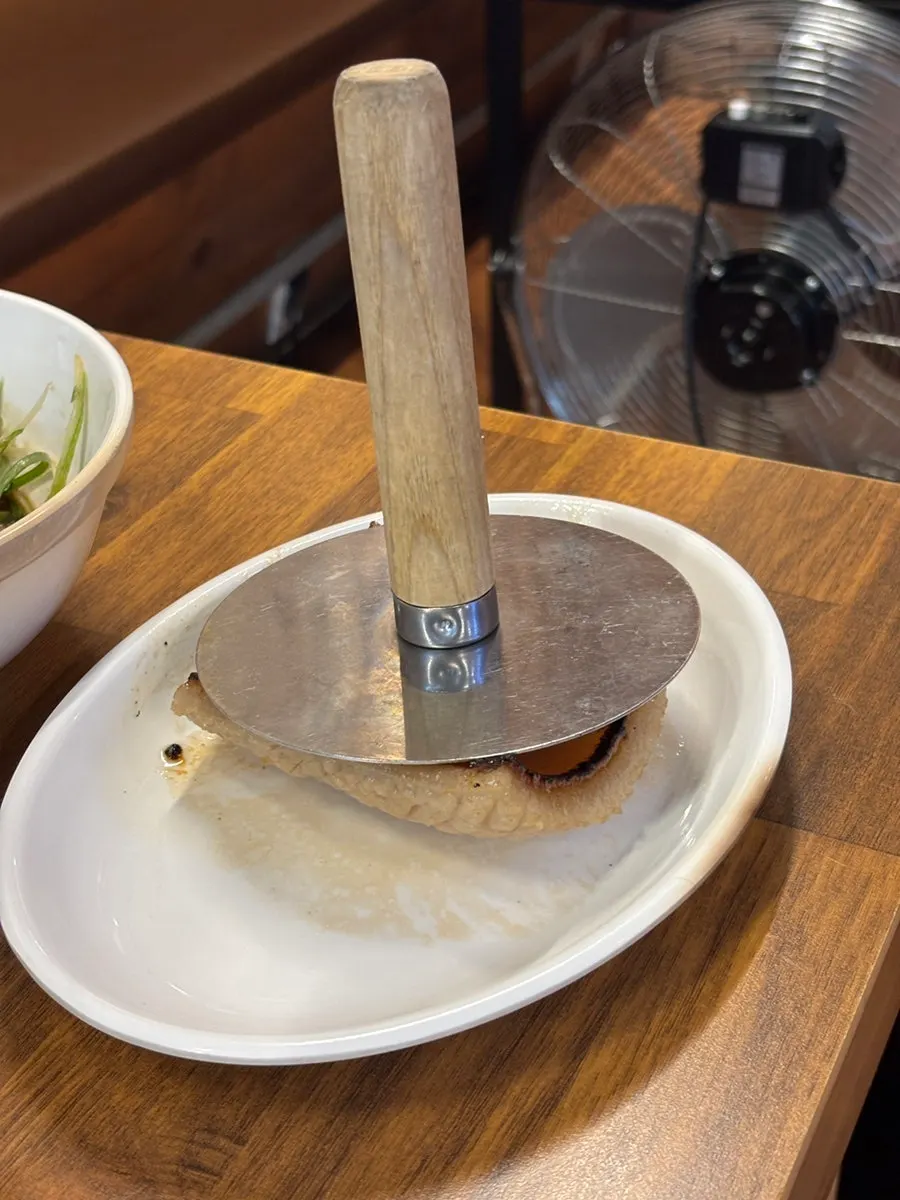 Pre-grilled honeycomb pork skin served at the table