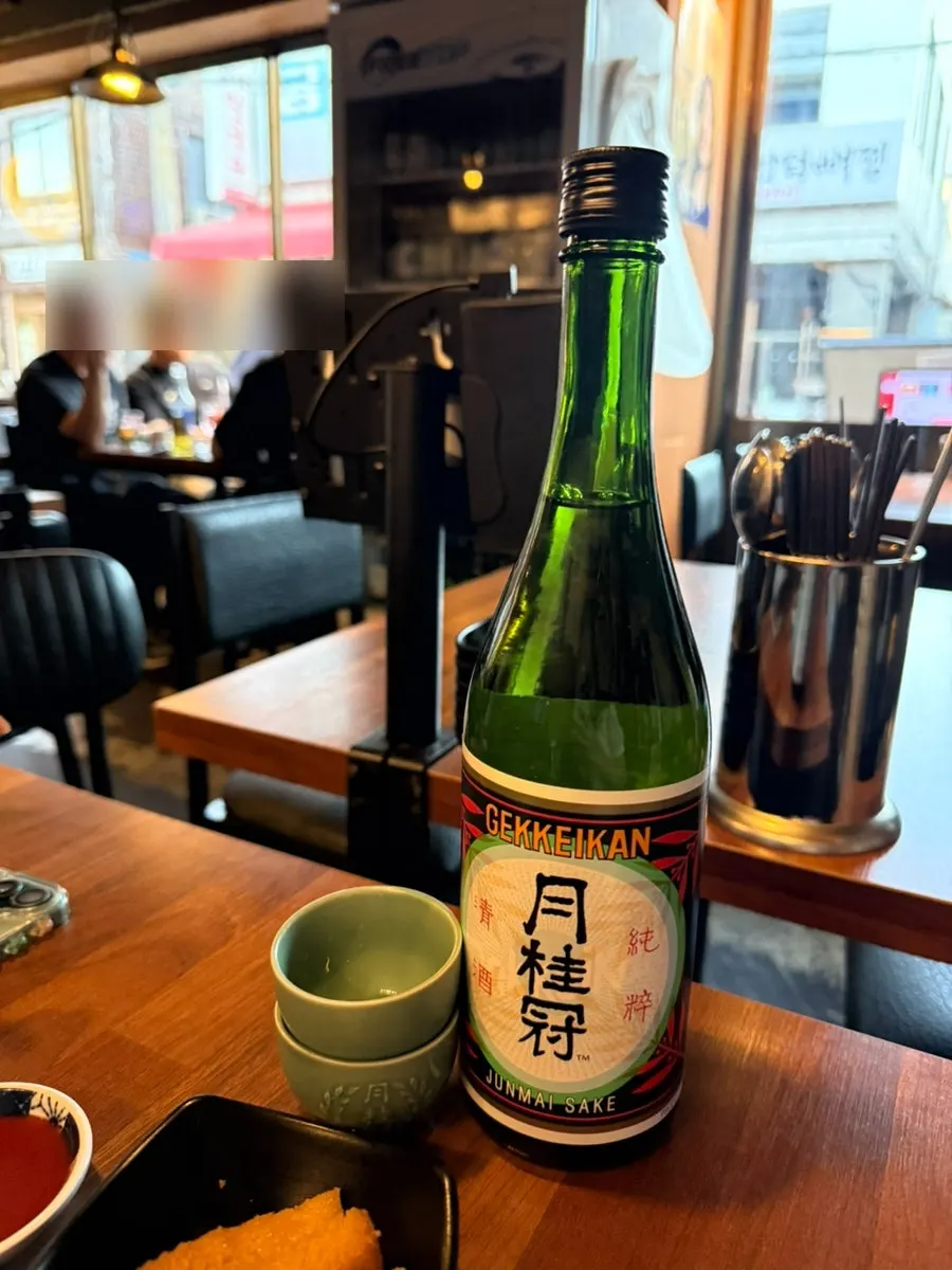Junmai sake ordered at Nuridam