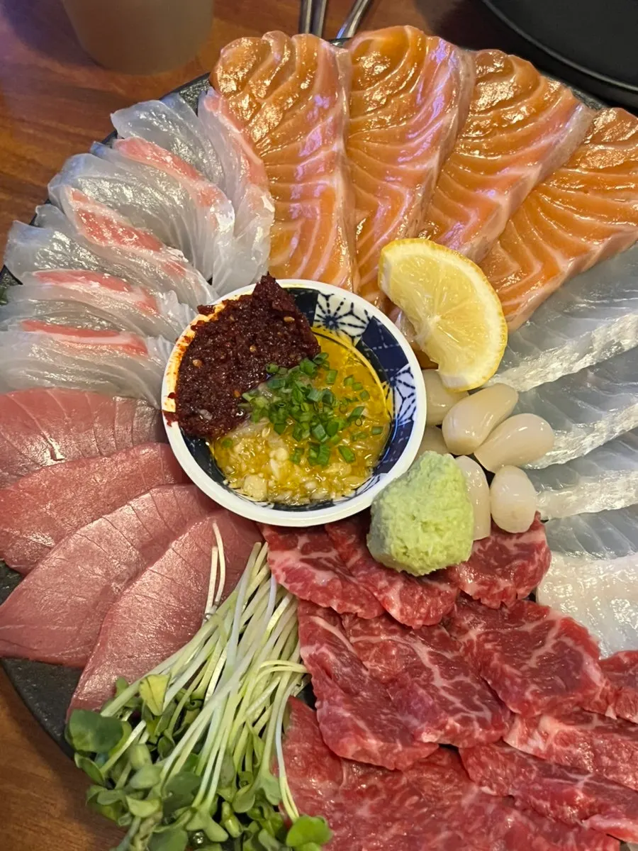Sajo laver served alongside the sashimi