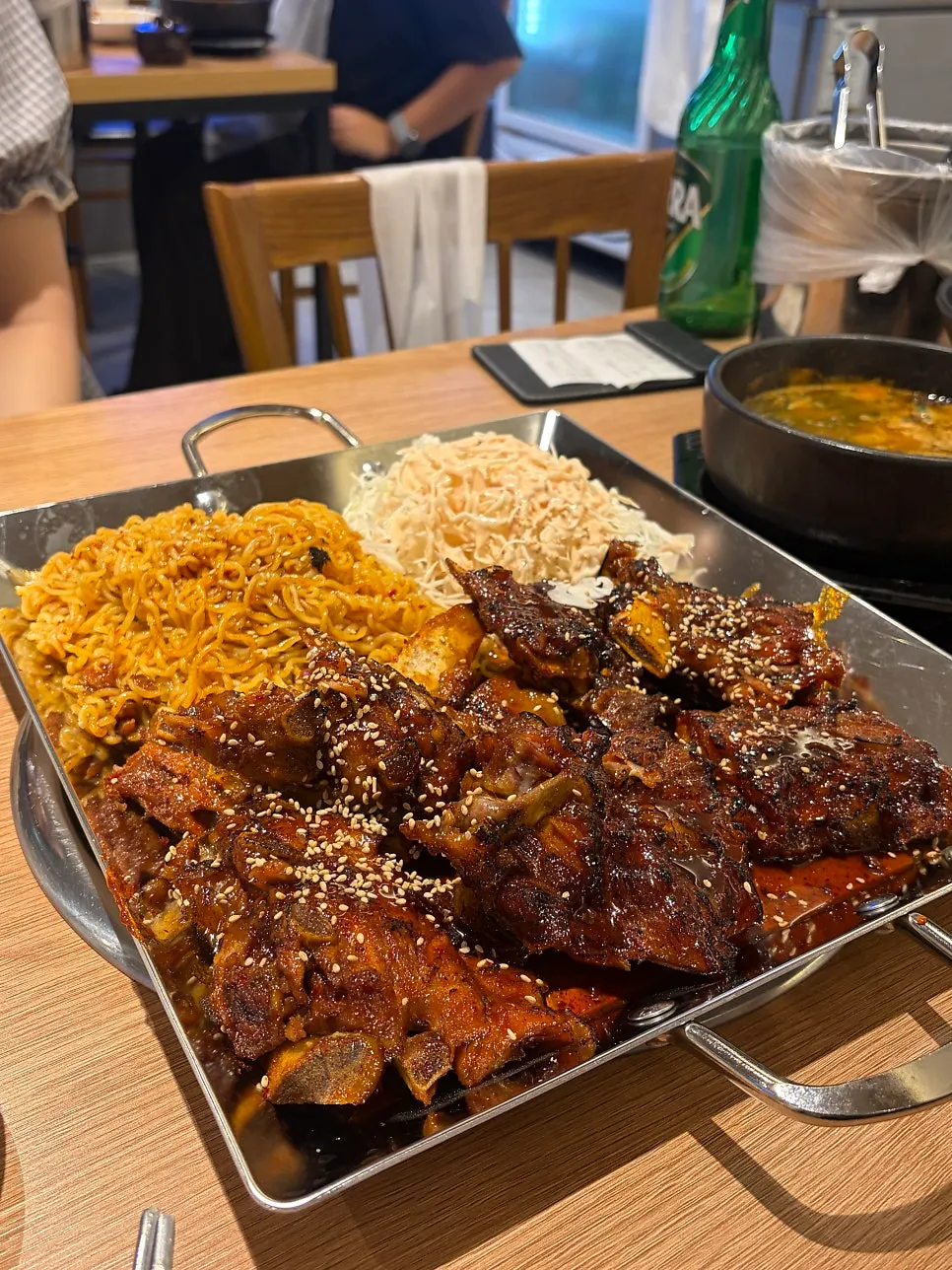 Ingredients for the self-fried rice, orderable for 2 or more people