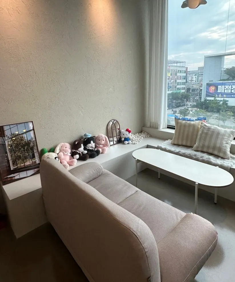 A couple sitting in the soft sofa seating