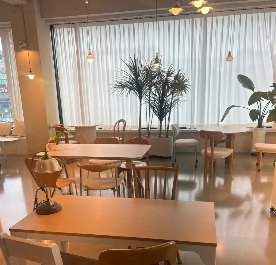 Entrance area of Nyanya café in Gojan-dong, Ansan