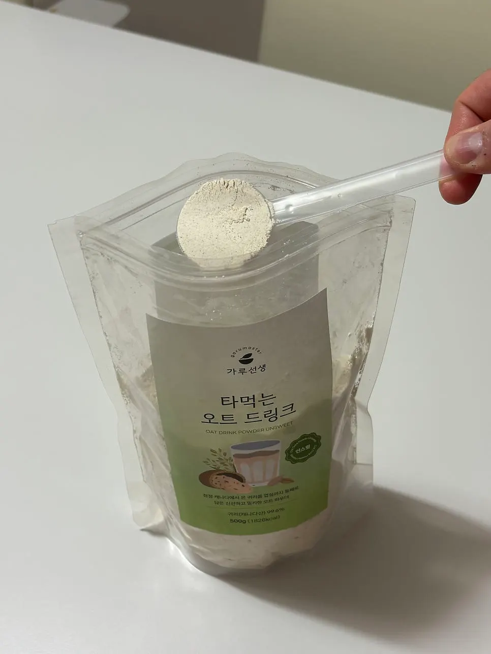 Oat drink mixed with 180ml water and 2 scoops