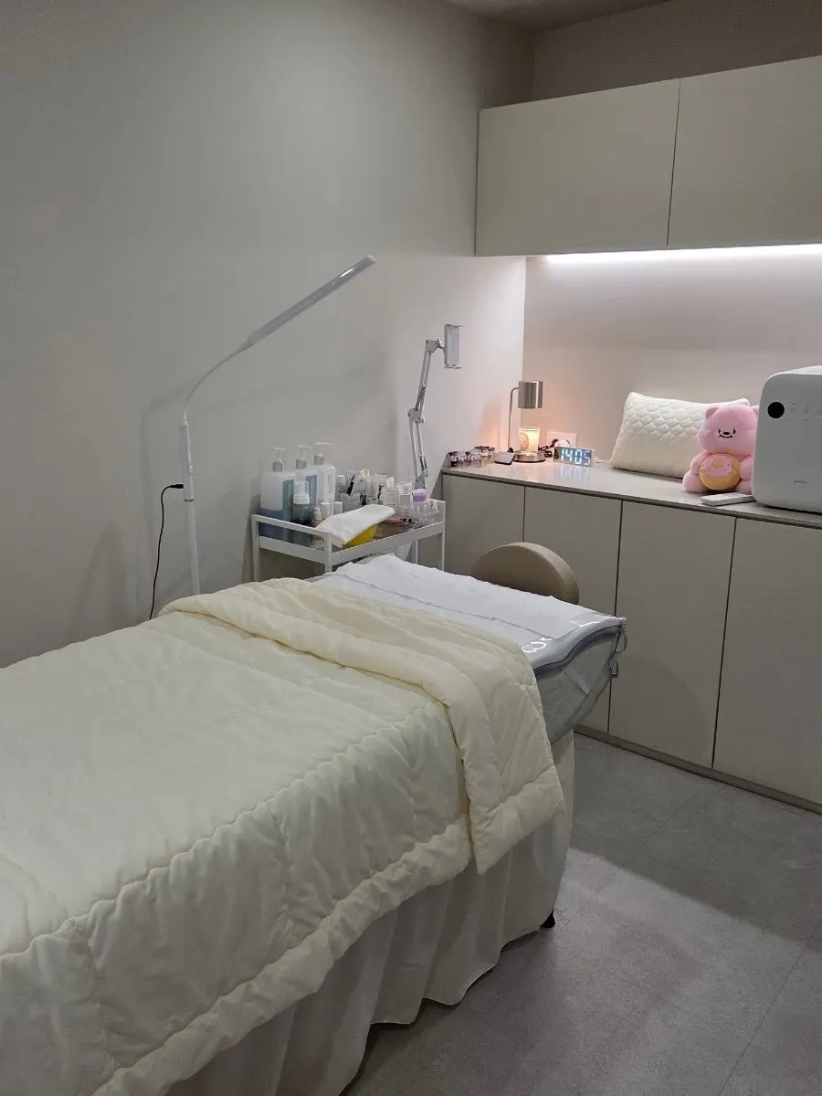 Inside the 1:1 private treatment room