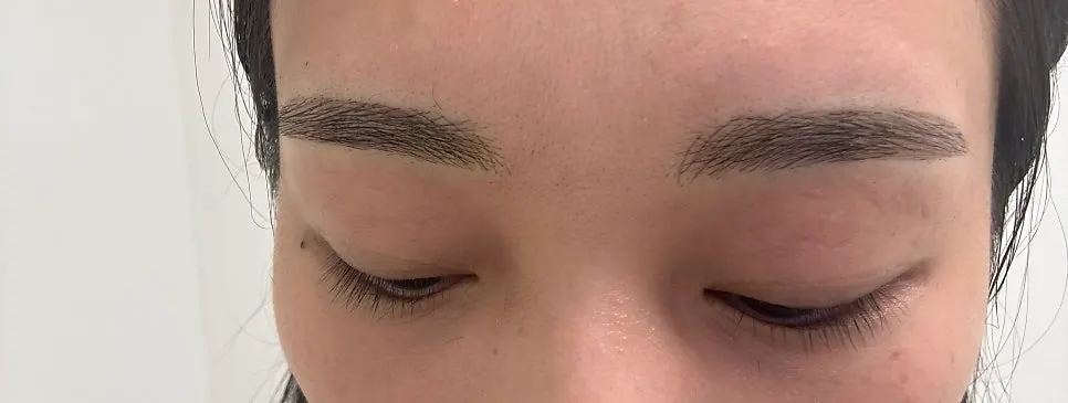 눈썹 시술 후 자연스럽게 이어진 뒤쪽 라인