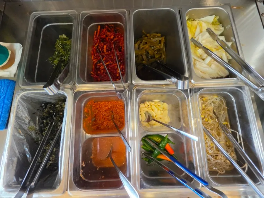 Basic side dishes at Obongjip Beombak-jeom