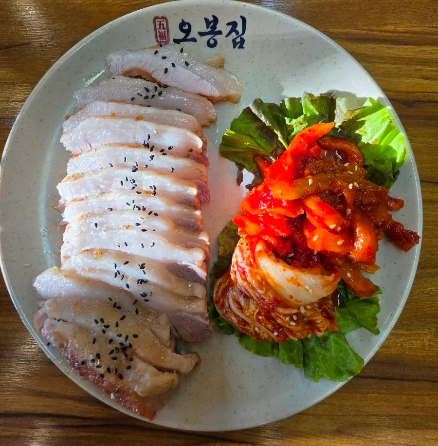 A plate of gabrisal Obong bossam sprinkled with black sesame