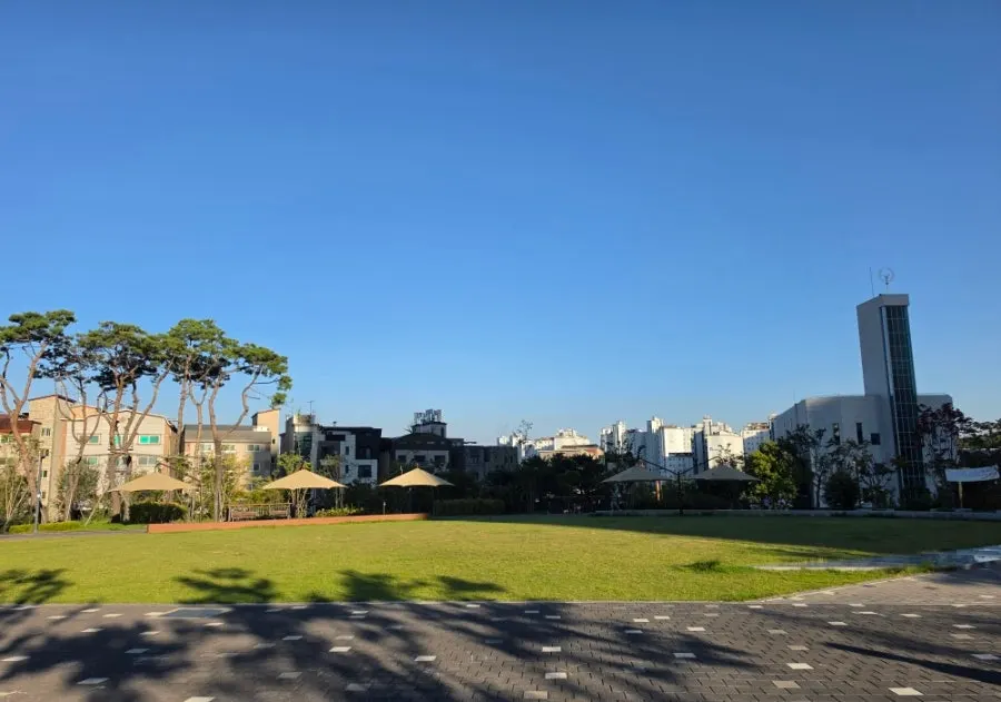 Scenic view of the park, good for a walk