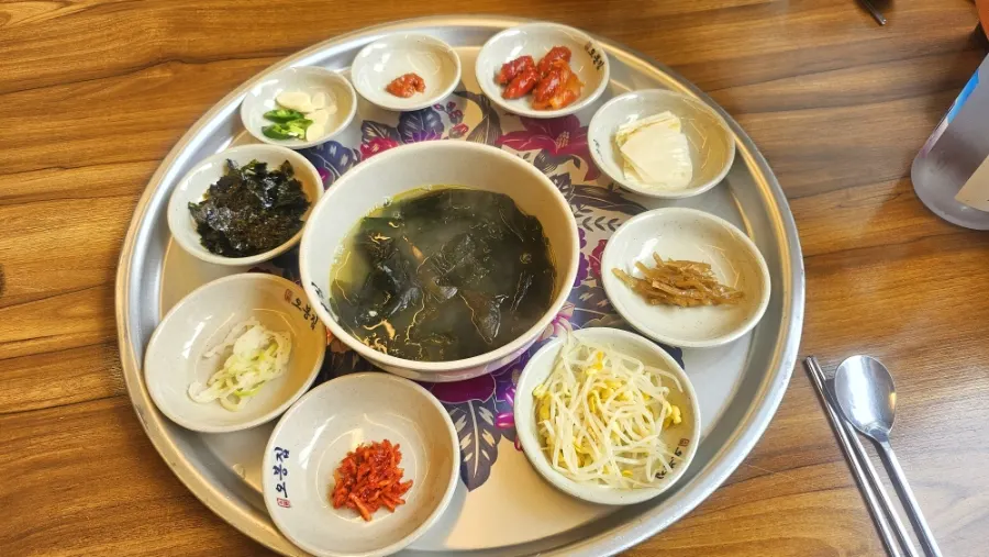 Basic banchan served on a round obong tray