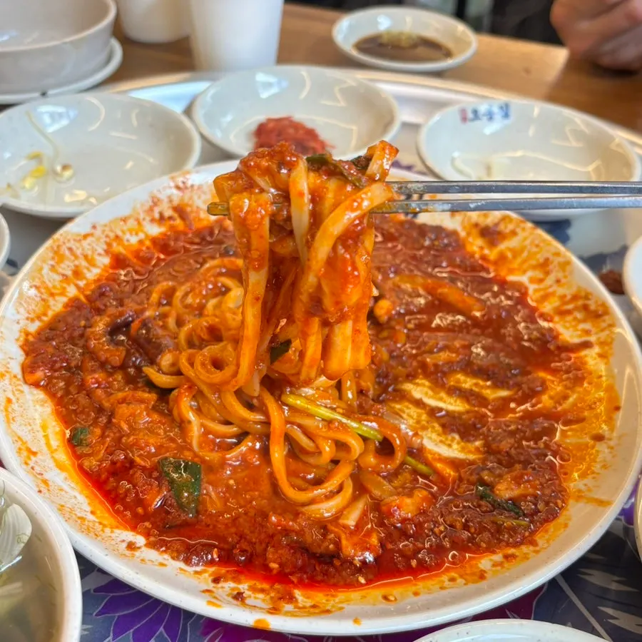 낙지볶음 양념에 비빈 칼국수