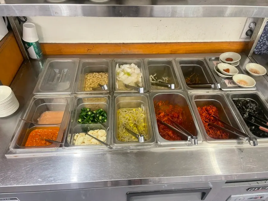 Menu dengan berbagai pilihan tertera