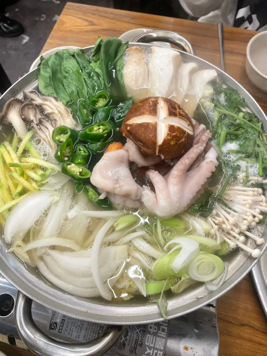 Panci Maesaengi Yeonpotang yang sedang mendidih