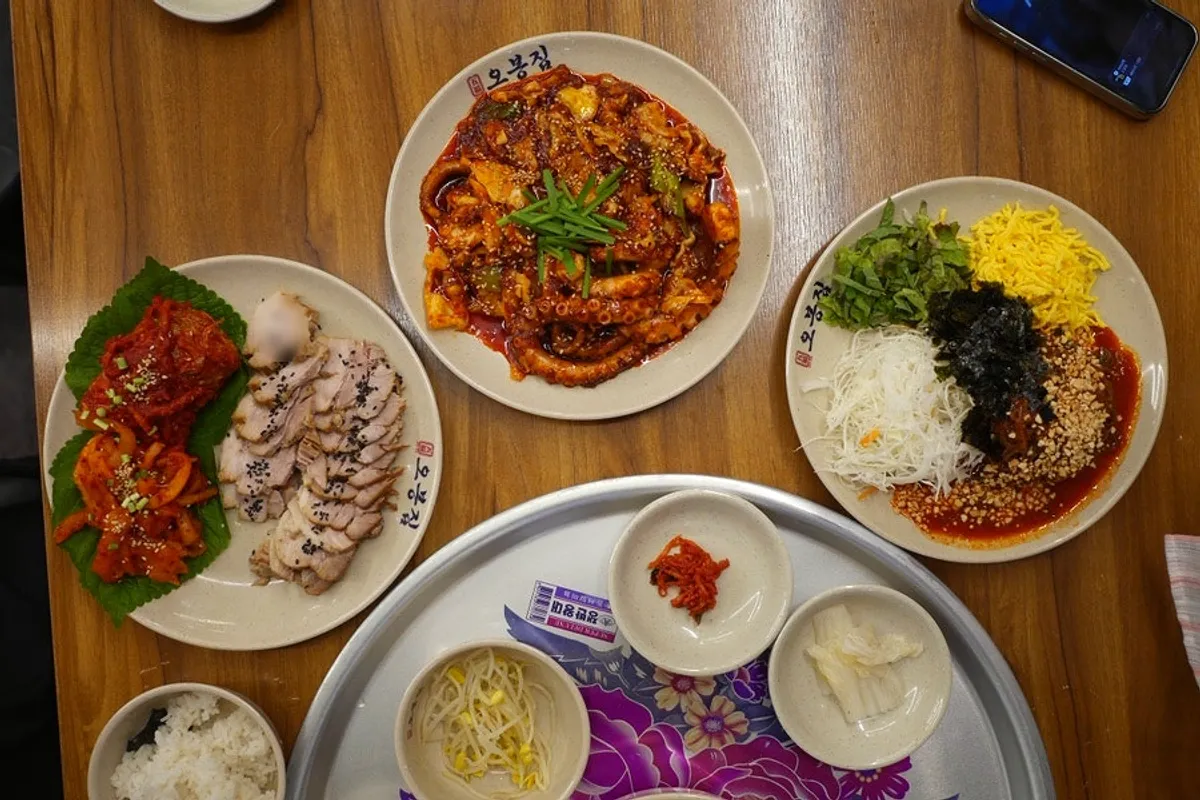 Nakji Obong Special table spread at Obongjip Samseong Branch