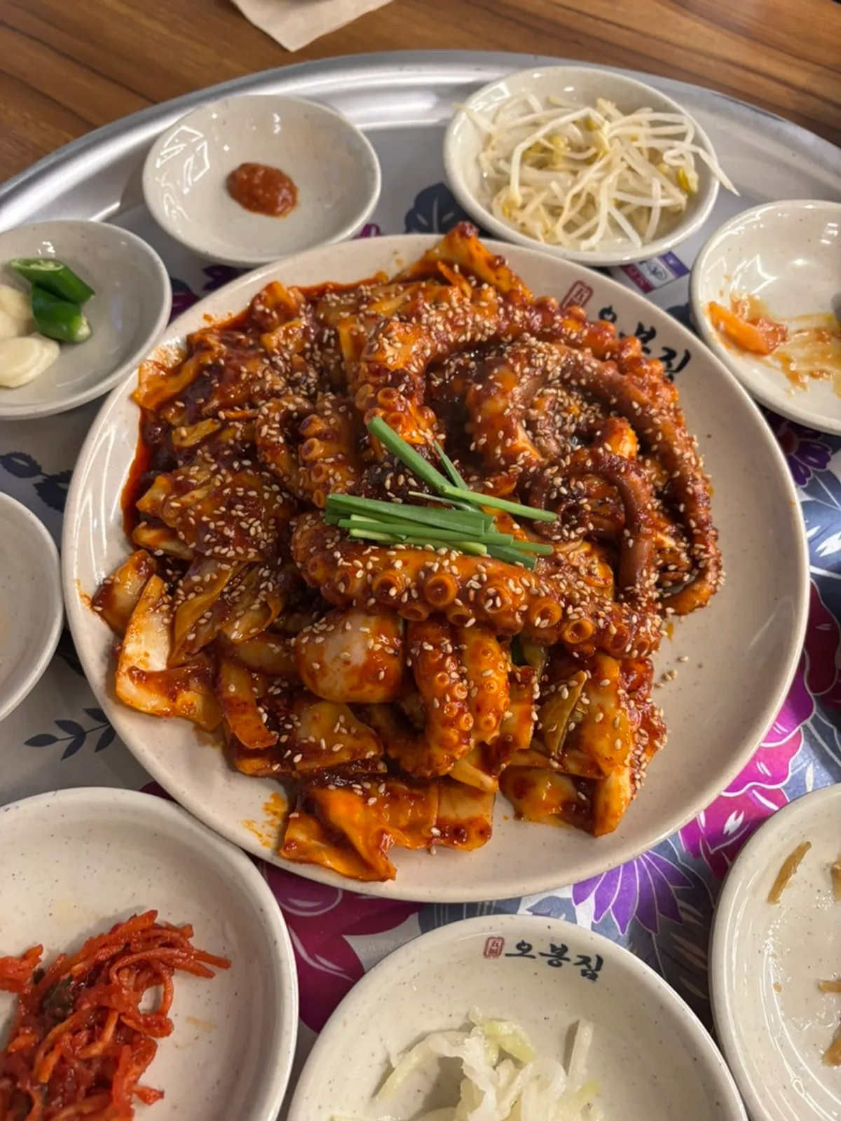 통통한 낙지가 들어간 직화 낙지볶음 클로즈업